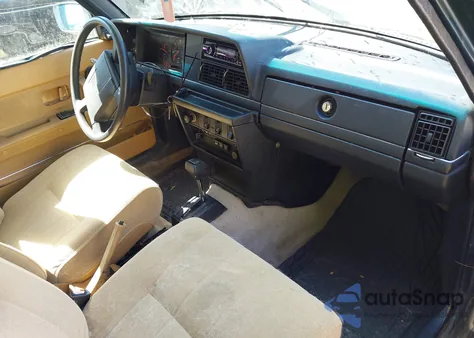 1991 Volvo 240 from USA, damaged, VIN YV1AA8847M1457003